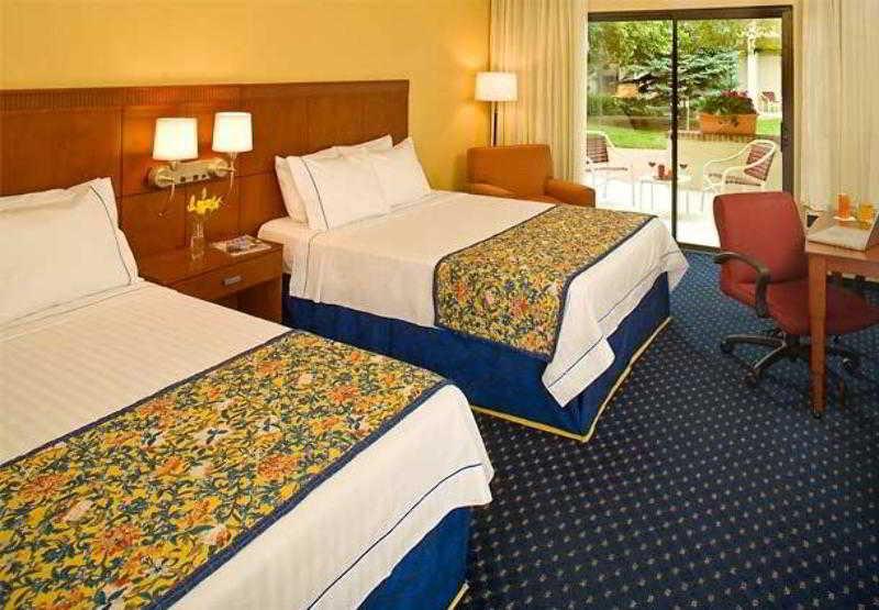 Courtyard By Marriott Denver Central Park Bilik gambar